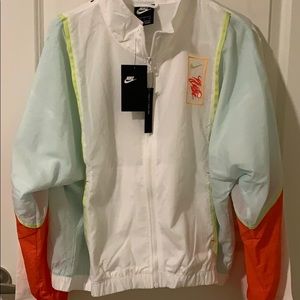 Women’s NWT Nike windbreaker